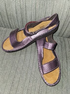 🍉Naot Purple Textured Snake-Print Adjustable Sandals